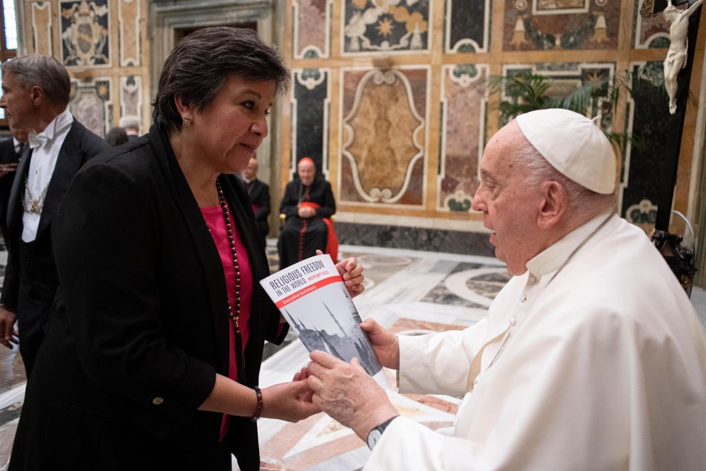 El pontífice recibe el Informe sobre Libertad Religiosa y expresa su preocupación sobre el creciente ataque a este derecho. El Papa Francisco agradece a ACN