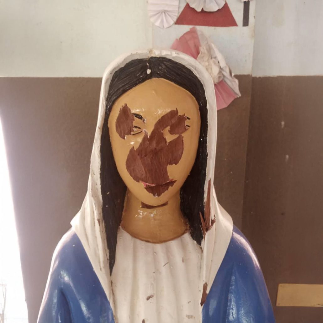 Imagen vandalizada Virgen Maria Alivia el Dolor de Católicos en Burkina Faso